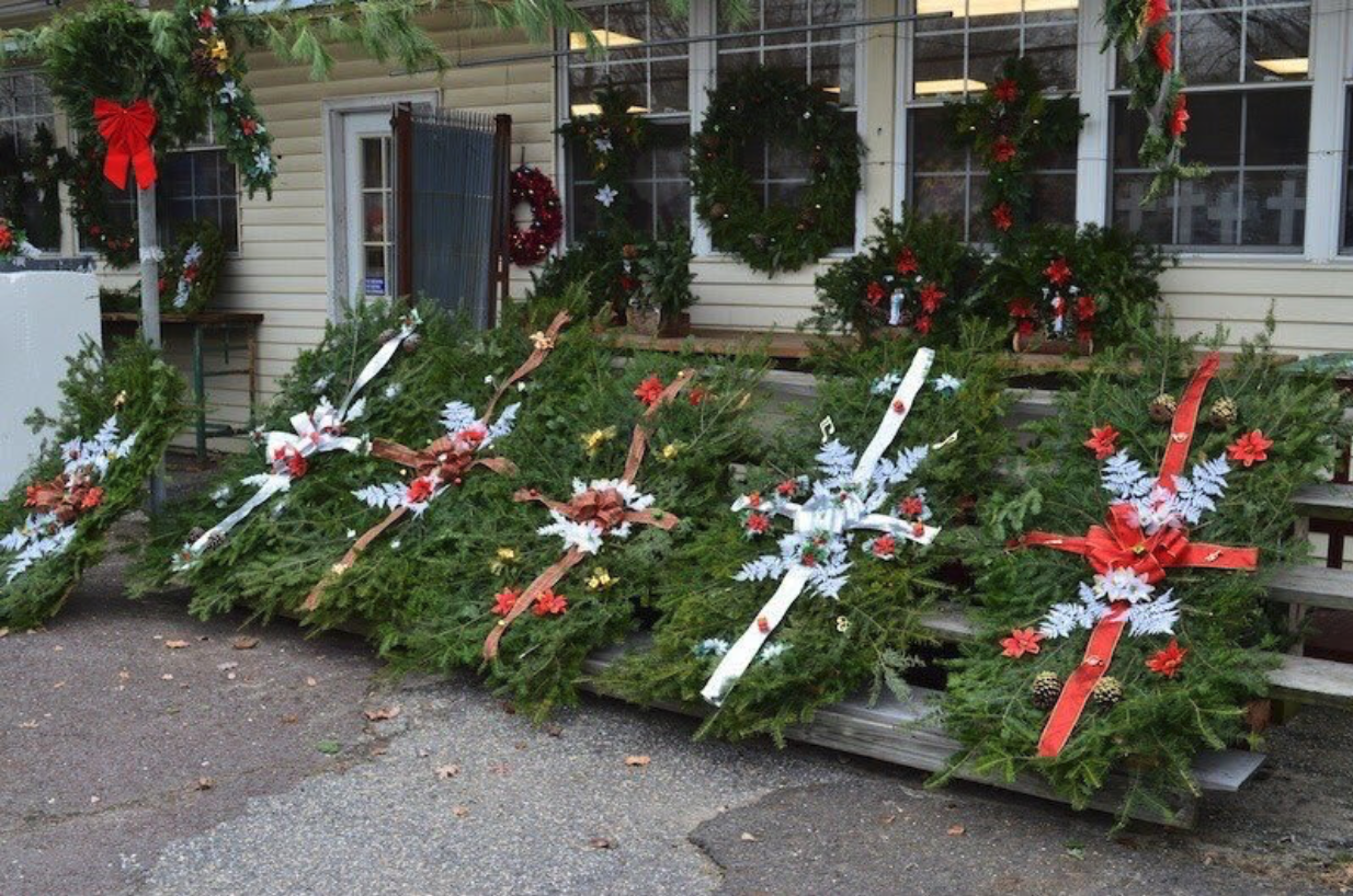 Grave Blankets A Symbol of the Season CemSites